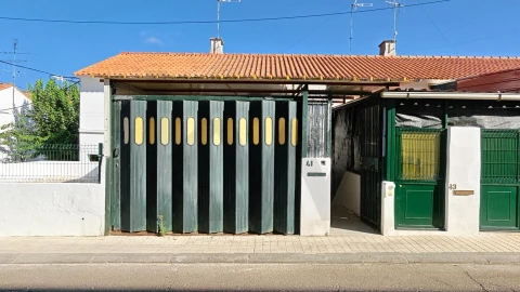 Moradia T2 para Venda em Barbacena e Vila Fernando