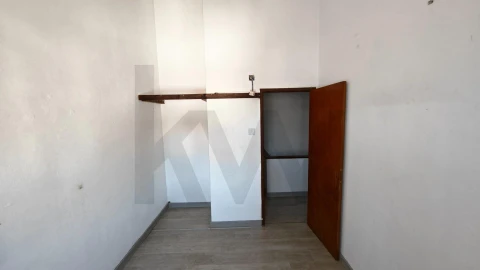Moradia T2 para Venda em Barbacena e Vila Fernando