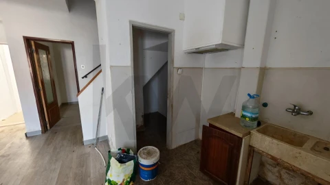 Moradia T2 para Venda em Barbacena e Vila Fernando