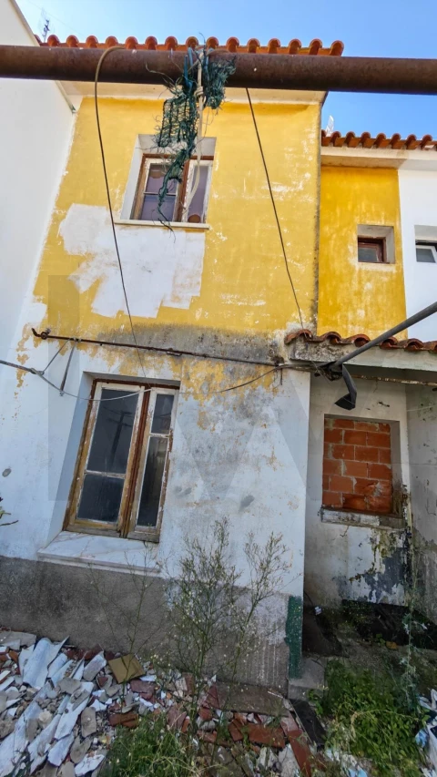 Moradia T2 para Venda em Barbacena e Vila Fernando