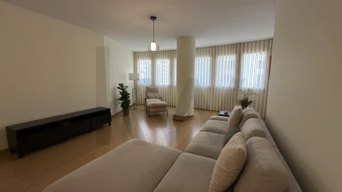 Apartamento T3 para Arrendamento em Loures