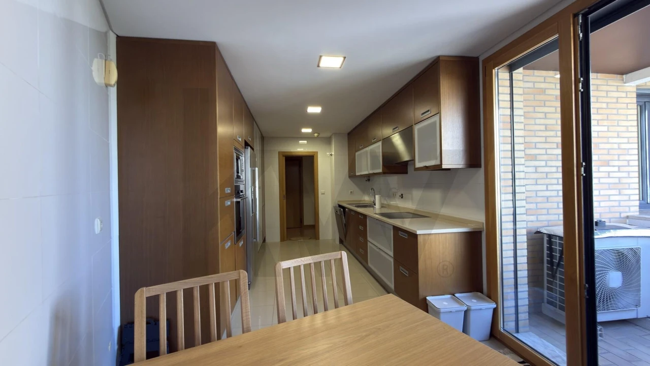 Apartamento T3 para Arrendamento em Loures Foto 8