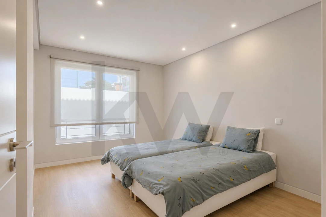 Apartamento T4 para Venda em Carcavelos e Parede Foto 26