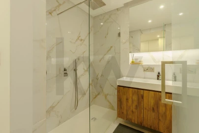 Apartamento T4 para Venda em Carcavelos e Parede