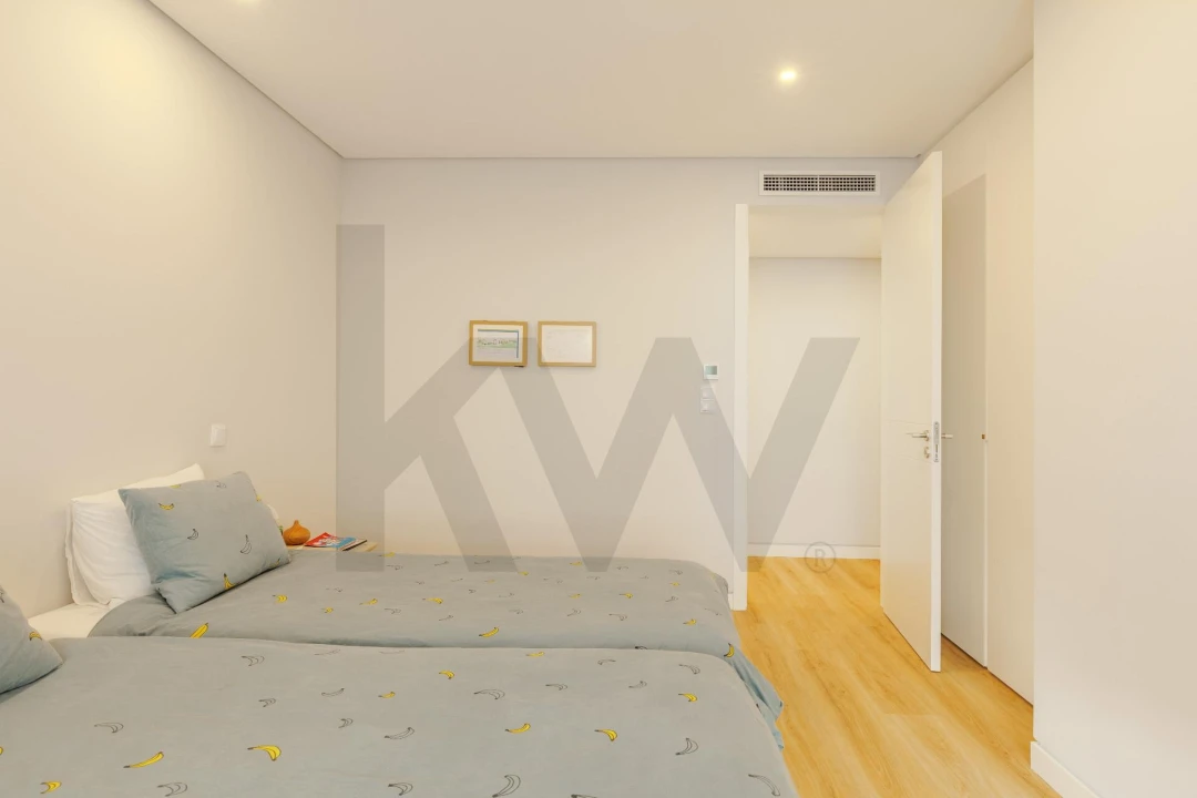 Apartamento T4 para Venda em Carcavelos e Parede Foto 25