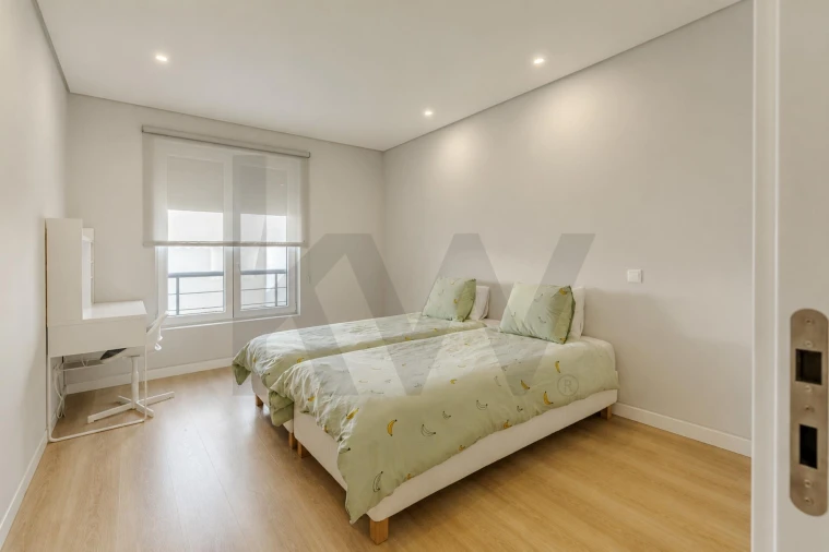 Apartamento T4 para Venda em Carcavelos e Parede Foto 32