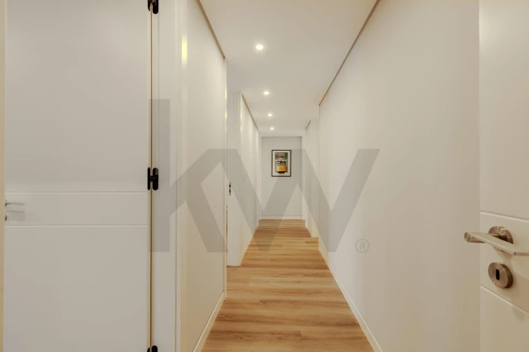 Apartamento T4 para Venda em Carcavelos e Parede Foto 12