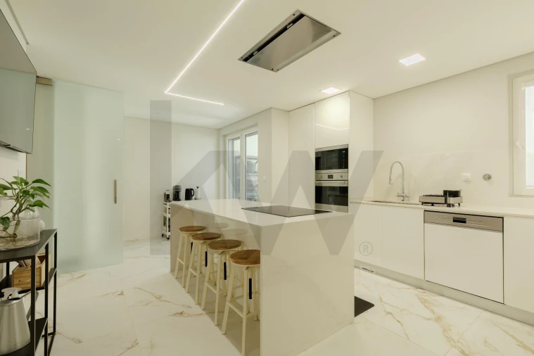 Apartamento T4 para Venda em Carcavelos e Parede Foto 7