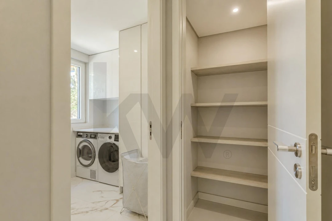 Apartamento T4 para Venda em Carcavelos e Parede Foto 9