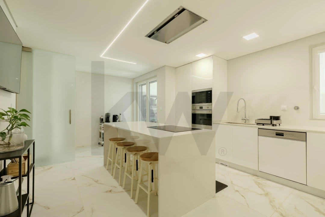 Apartamento T4 para Venda em Carcavelos e Parede Foto 7