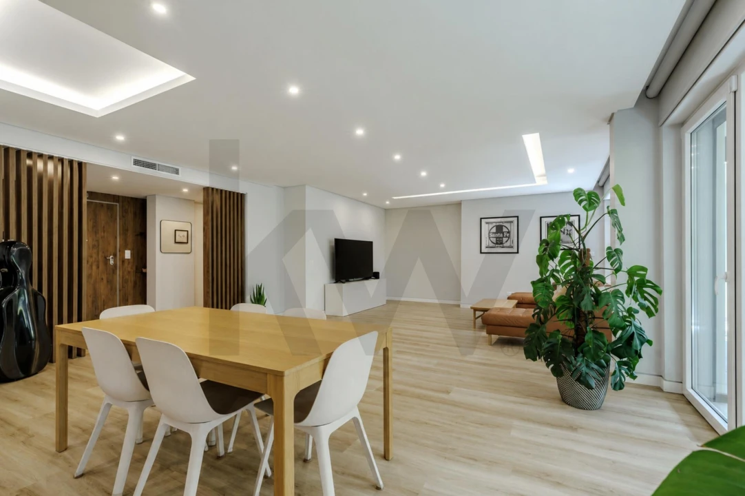 Apartamento T4 para Venda em Carcavelos e Parede Foto 3
