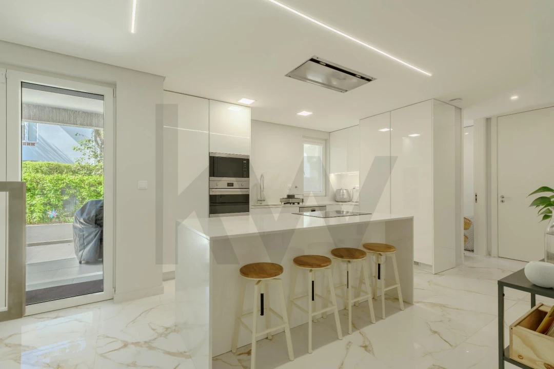 Apartamento T4 para Venda em Carcavelos e Parede Foto 8