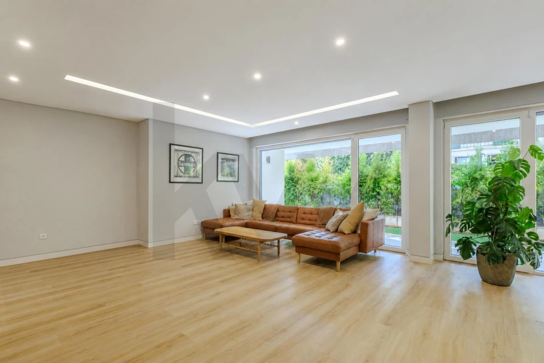 Apartamento T4 para Venda em Carcavelos e Parede Foto 4