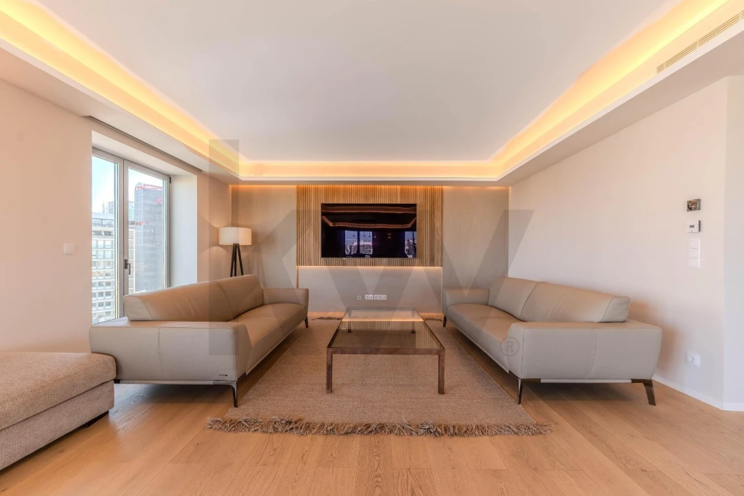 Apartamento T3 para Venda em Campolide Foto 1
