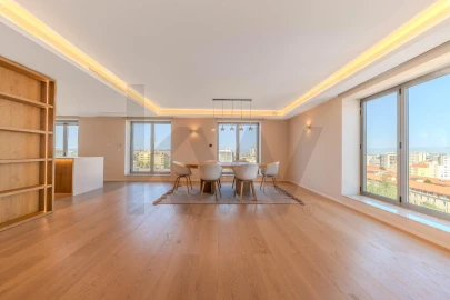 Apartamento T3 para Venda em Campolide