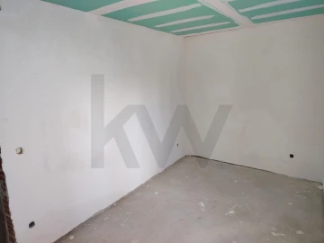 Moradia T3 para Venda em Maxial e Monte Redondo