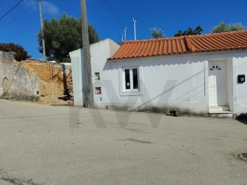 Moradia T3 para Venda em Maxial e Monte Redondo