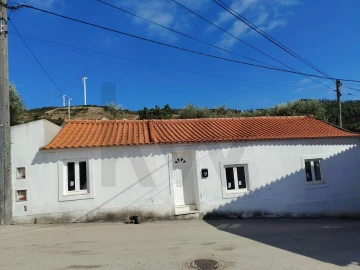 Moradia T3 para Venda em Maxial e Monte Redondo
