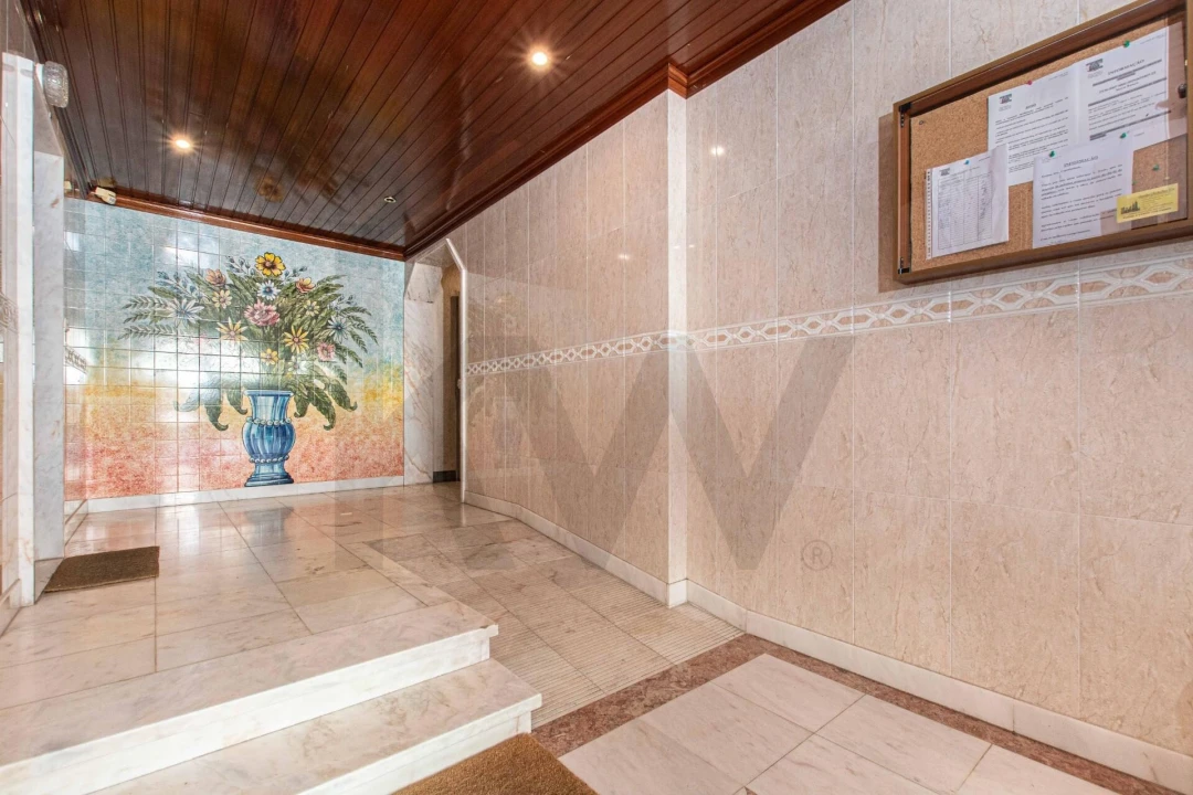 Apartamento T1 para Venda em Algueirão-Mem Martins Foto 16