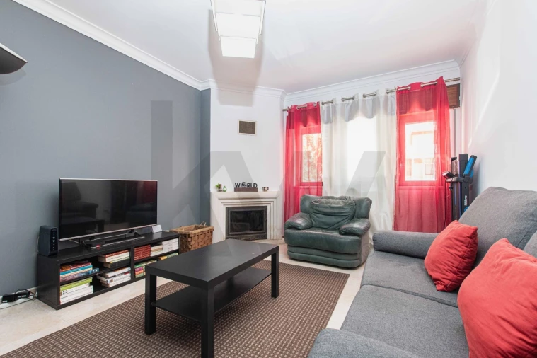 Apartamento T1 para Venda em Algueirão-Mem Martins Foto 2
