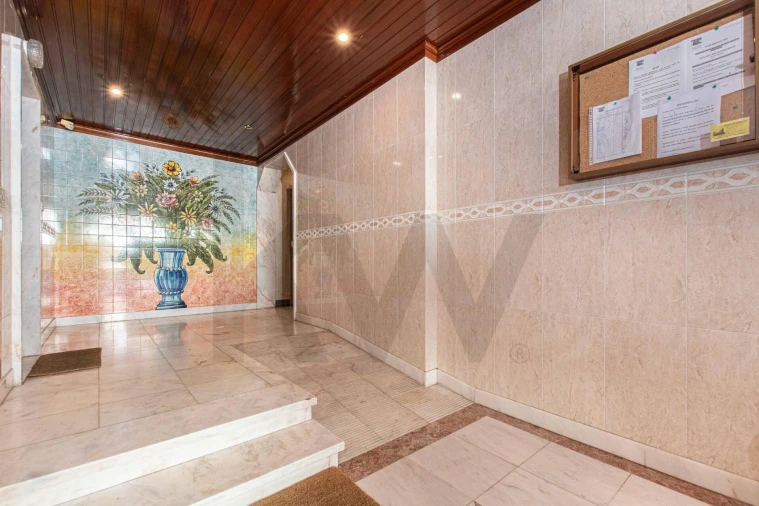 Apartamento T1 para Venda em Algueirão-Mem Martins Foto 16