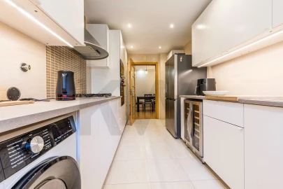 Apartamento T2 para Venda em Santo António dos Cavaleiros e Frielas