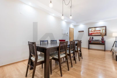 Apartamento T2 para Venda em Santo António dos Cavaleiros e Frielas