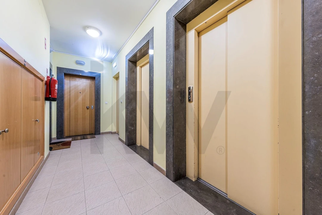 Apartamento T2 para Venda em Santo António dos Cavaleiros e Frielas Foto 24