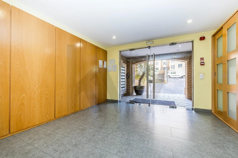 Apartamento T2 para Venda em Santo António dos Cavaleiros e Frielas Foto 25