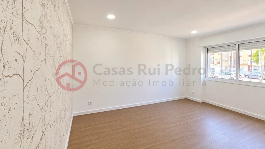 Apartamento T2 para Venda em Barreiro e Lavradio Foto 3