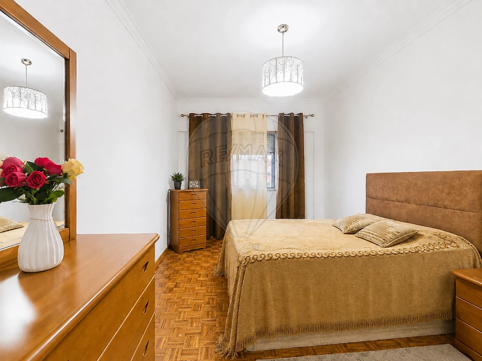 Apartamento T1 para Venda em Agualva e Mira-Sintra Foto 4