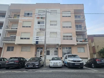 Apartamento T1 para Venda em Agualva e Mira-Sintra