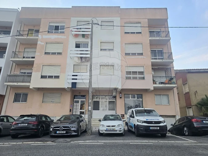 Apartamento T1 para Venda em Agualva e Mira-Sintra Foto 9