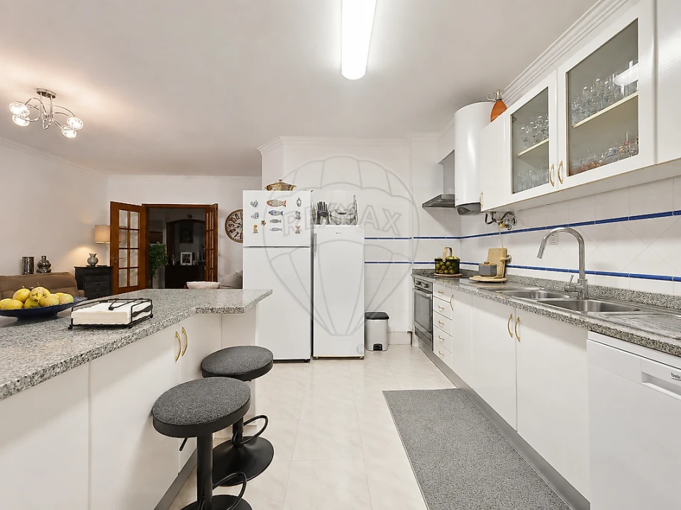 Apartamento T1 para Venda em Agualva e Mira-Sintra Foto 6