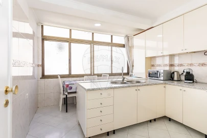 Apartamento T3 para Venda em Ramada e Caneças