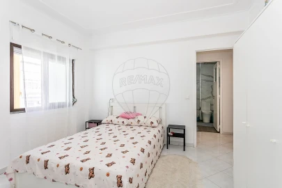 Apartamento T3 para Venda em Ramada e Caneças