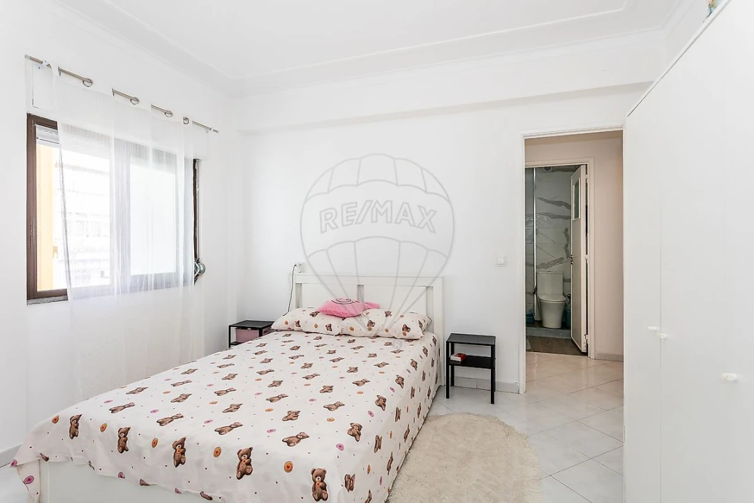 Apartamento T3 para Venda em Ramada e Caneças Foto 3