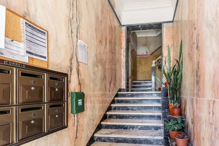 Apartamento T3 para Venda em Ramada e Caneças Foto 16