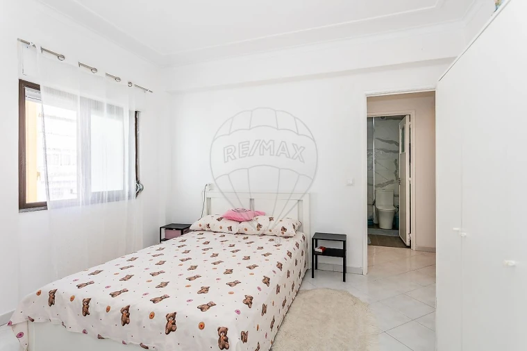 Apartamento T3 para Venda em Ramada e Caneças Foto 3