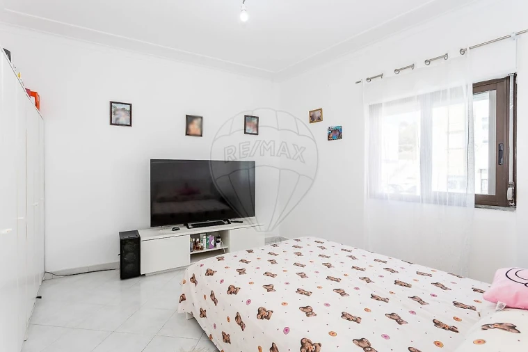 Apartamento T3 para Venda em Ramada e Caneças Foto 2