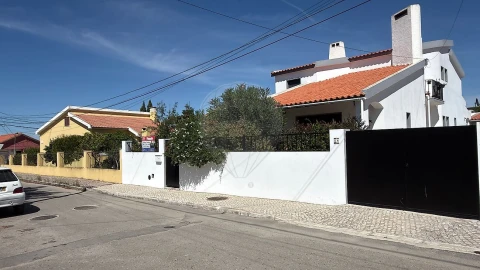 Moradia T5 para Venda em Azeitão (São Lourenço e São Simão)