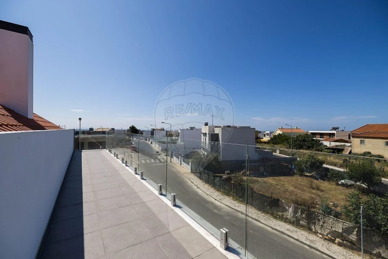 Moradia T5 para Venda em São Domingos de Rana Foto 11