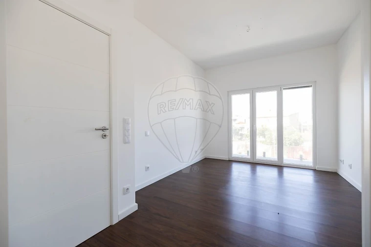 Moradia T5 para Venda em São Domingos de Rana Foto 37
