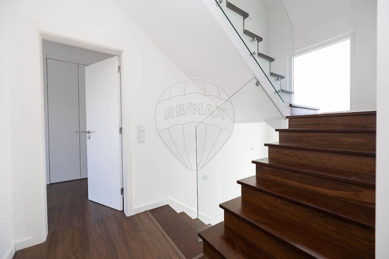 Moradia T5 para Venda em São Domingos de Rana Foto 16
