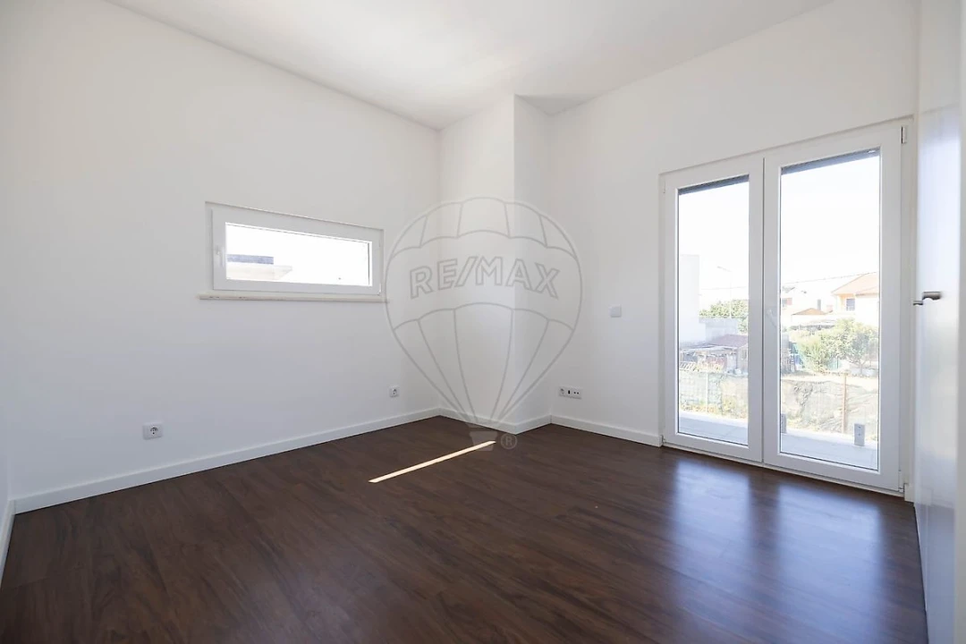 Moradia T5 para Venda em São Domingos de Rana Foto 44