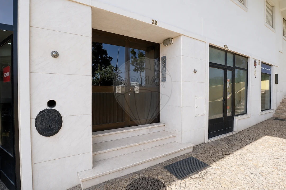 Apartamento T2 para Venda em Agualva e Mira-Sintra Foto 6