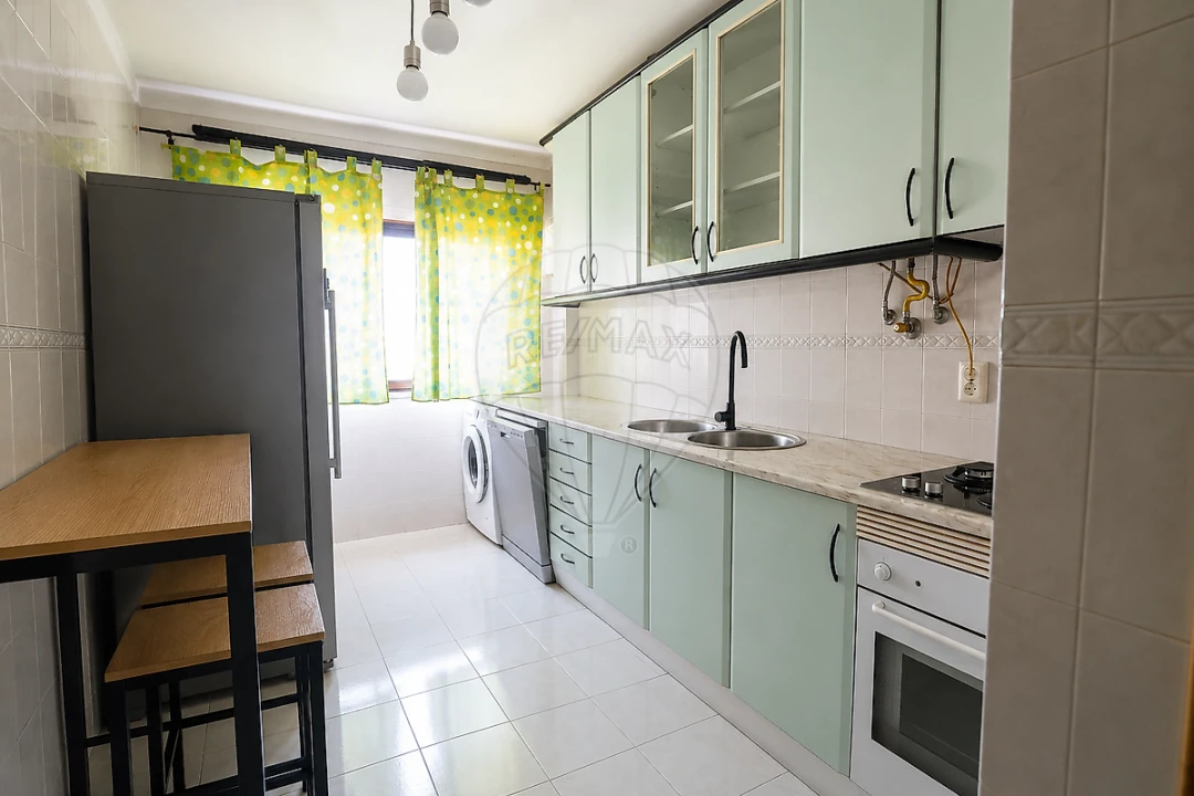 Apartamento T2 para Venda em Agualva e Mira-Sintra Foto 14