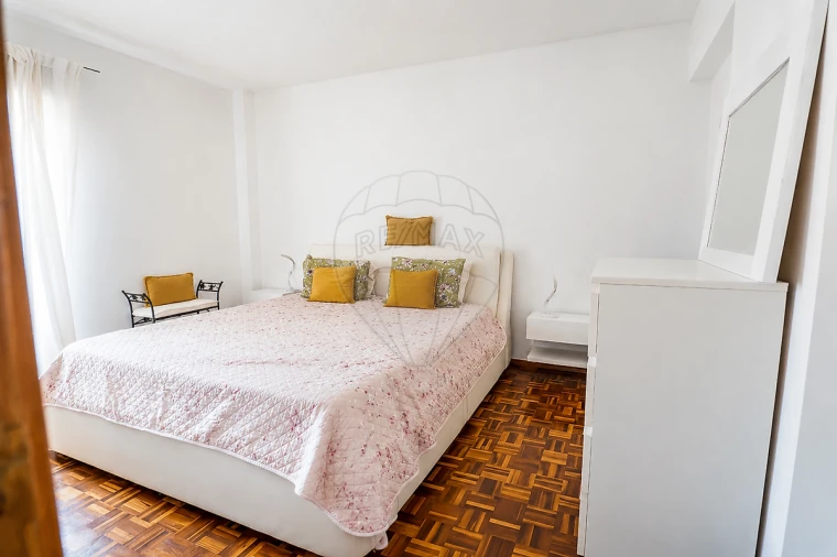 Apartamento T2 para Venda em Agualva e Mira-Sintra Foto 12