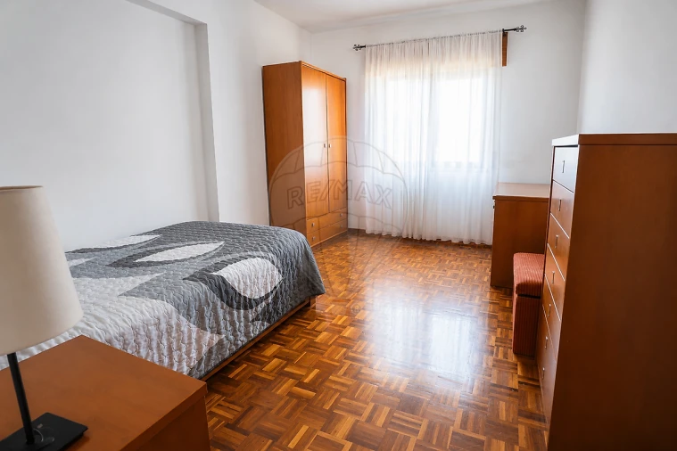 Apartamento T2 para Venda em Agualva e Mira-Sintra Foto 8