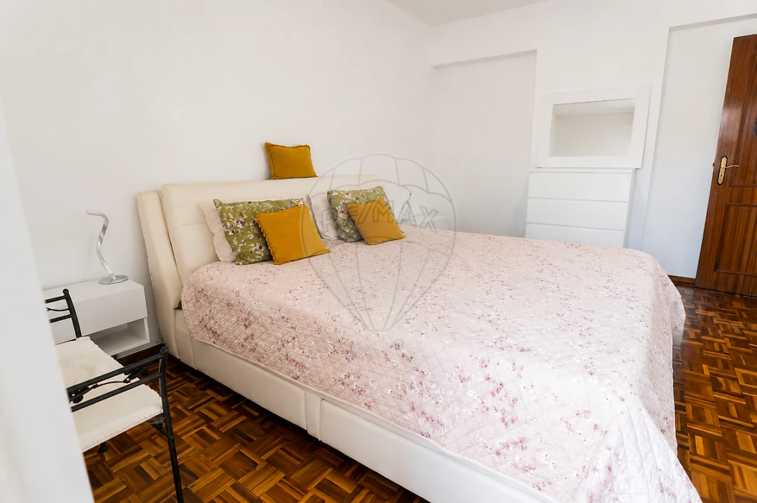 Apartamento T2 para Venda em Agualva e Mira-Sintra Foto 11